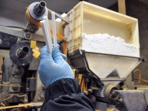 У Польщі ліквідували нелегальні тютюнові фабрики, на яких працювали українці. ФОТО