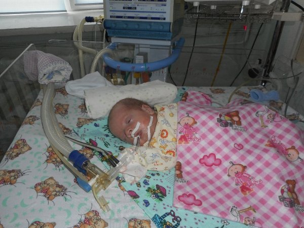 У Луцьку просять допомогти врятувати життя немовляті. ФОТО