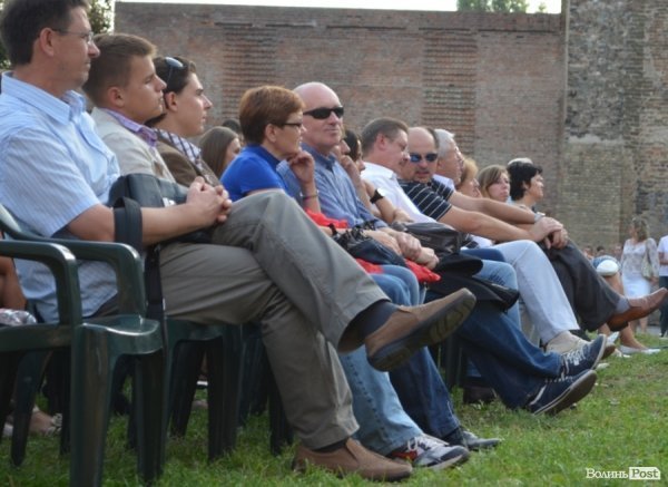 У Луцькому замку танцювали і співали кубинську сальсу. ФОТО  