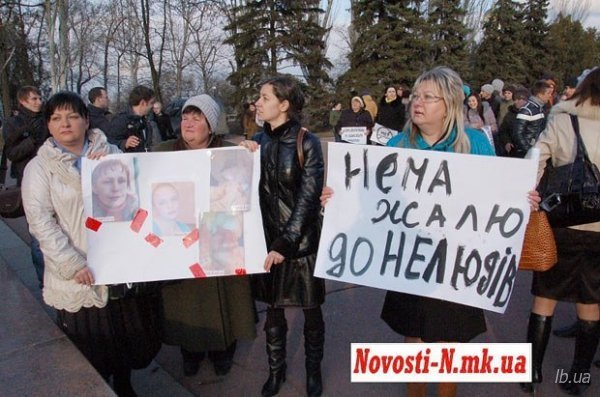 На мітинги в підтримку Оксани Макар вийшли тисячі людей