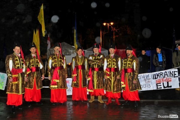 Вечірній Євромайдан у Луцьку. ФОТО