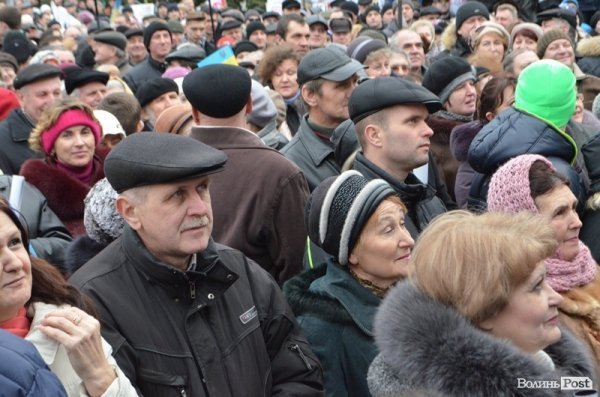 Майдан у Луцьку: Віче і хода на ДПЗ. ФОТО