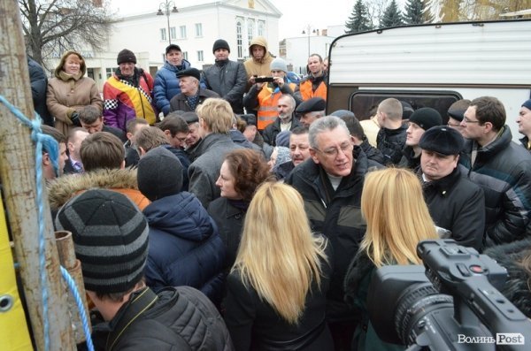 Майдан у Луцьку: Віче і хода на ДПЗ. ФОТО
