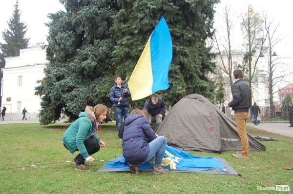 У Луцьку розпочався Євромайдан. ФОТО. ВІДЕО