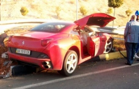 Мілевський розбив своє Феррарі, - ЗМІ. ФОТО. ВІДЕО