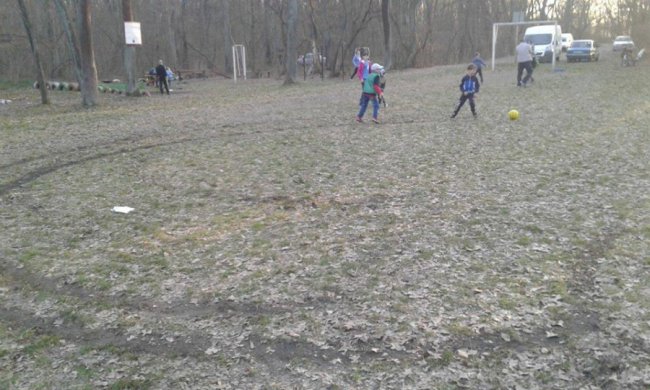 На Волині п’яні молодики на BMW влаштували «ігри», ледь не збивши дитину