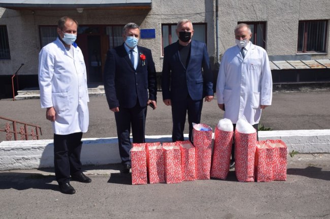 Медикам – халати, а пацієнтам – сири ТМ «КОМО»: як ПрАТ «Дубномолоко» підтримує земляків. ФОТО*