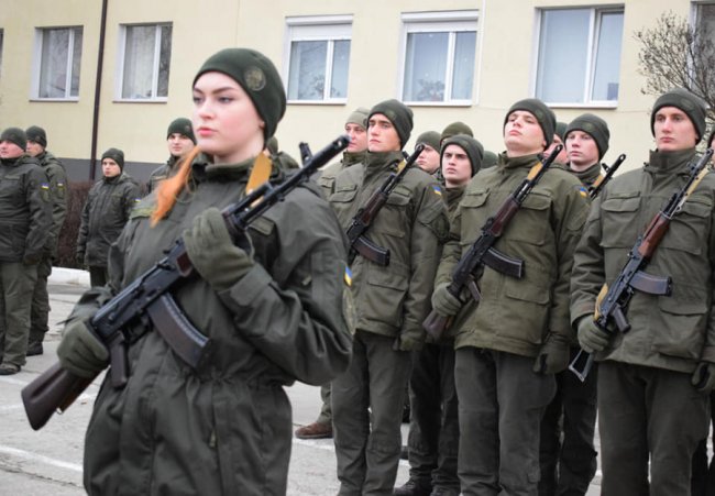 У Луцьку нацгвардійці-новобранці отримали зброю. ФОТО