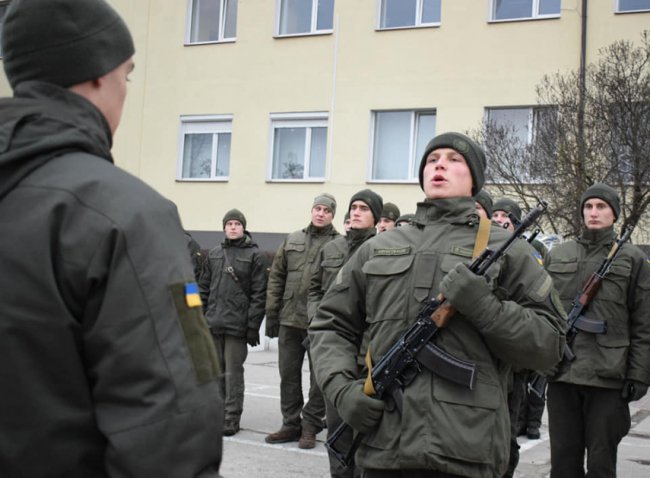 У Луцьку нацгвардійці-новобранці отримали зброю. ФОТО