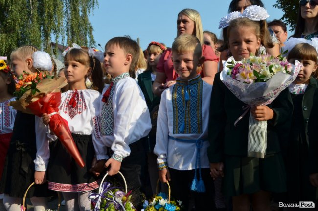 Перший дзвоник у луцькій школі №17. ФОТО