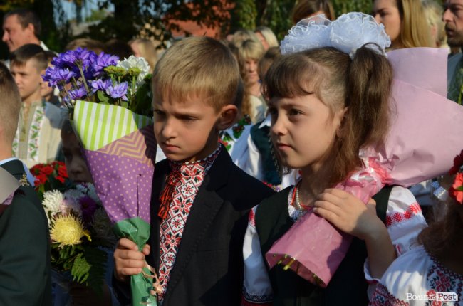 Перший дзвоник у луцькій школі №17. ФОТО