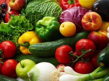 Сезон відкрито: скільки коштують овочі на луцьких ринках. ВІДЕО