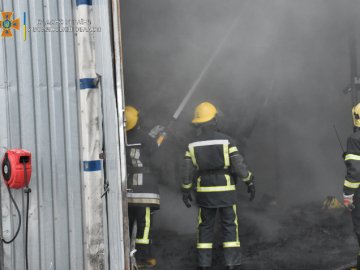 У Луцьку горіла станція техобслуговування автомобілів. ФОТО.ВІДЕО