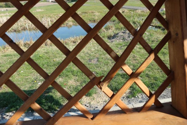 Неподалік Луцька вандали понищили зону відпочинку. ФОТО