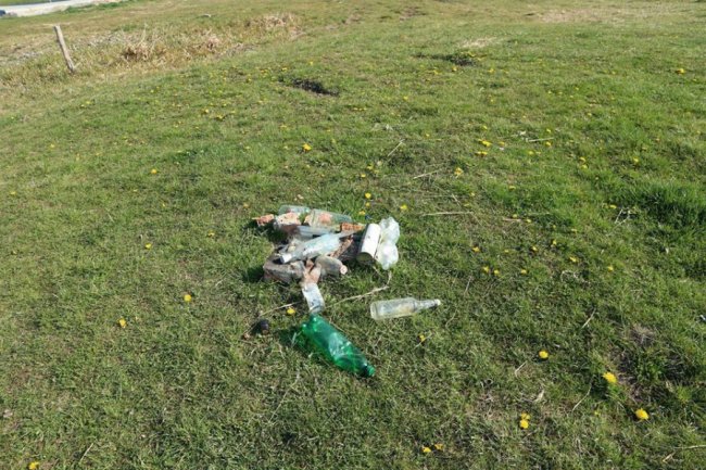 Неподалік Луцька вандали понищили зону відпочинку. ФОТО