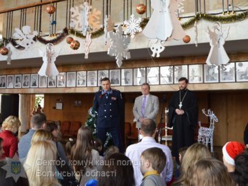 Новорічний ранок для дітей поліцейських Волині