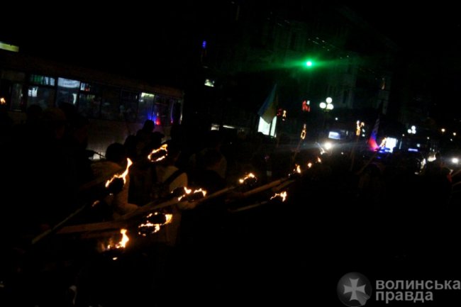 Смолоскипний хід у центрі Луцька. ФОТО