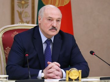 Лукашенко повідомив, що Білорусь разом з Росією готова воювати проти України