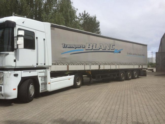 На «Ягодині» вилучили контрабандного одягу на чотири мільйони гривень. ФОТО