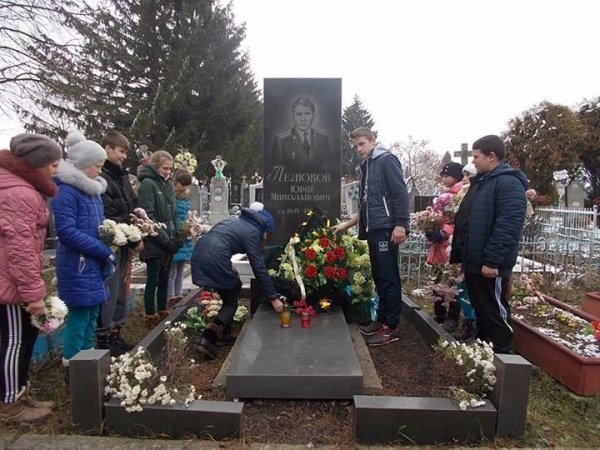 В Іваничах вшанували вчительський подвиг, ціною в життя. ФОТО