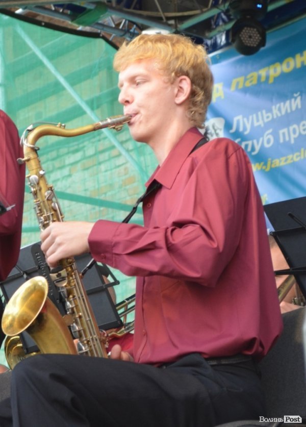 У Луцькому замку танцювали і співали кубинську сальсу. ФОТО  