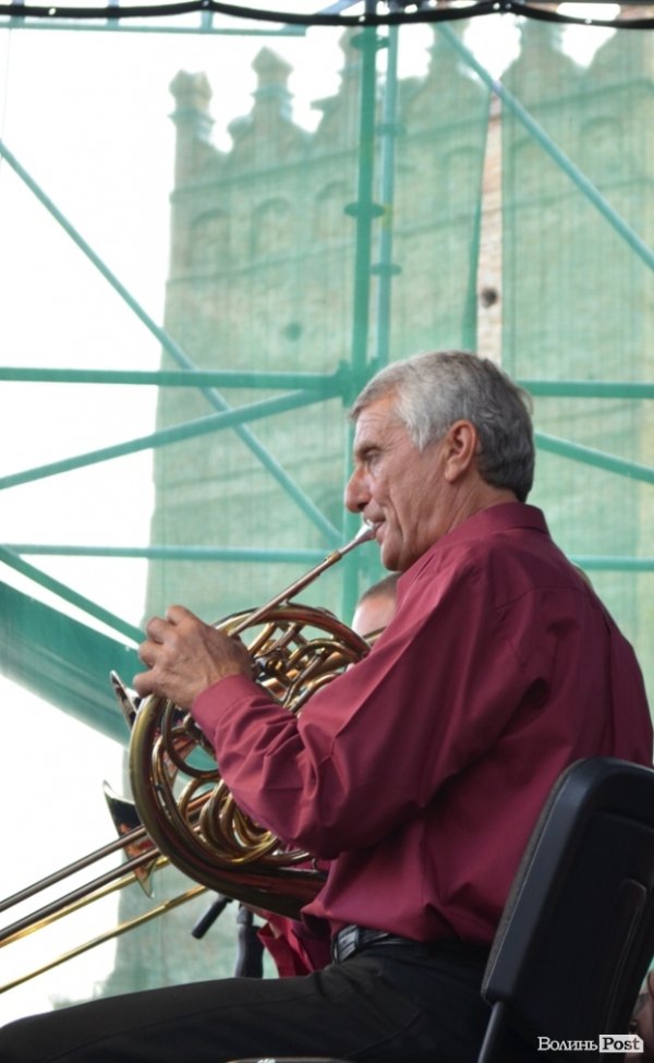 У Луцькому замку танцювали і співали кубинську сальсу. ФОТО  