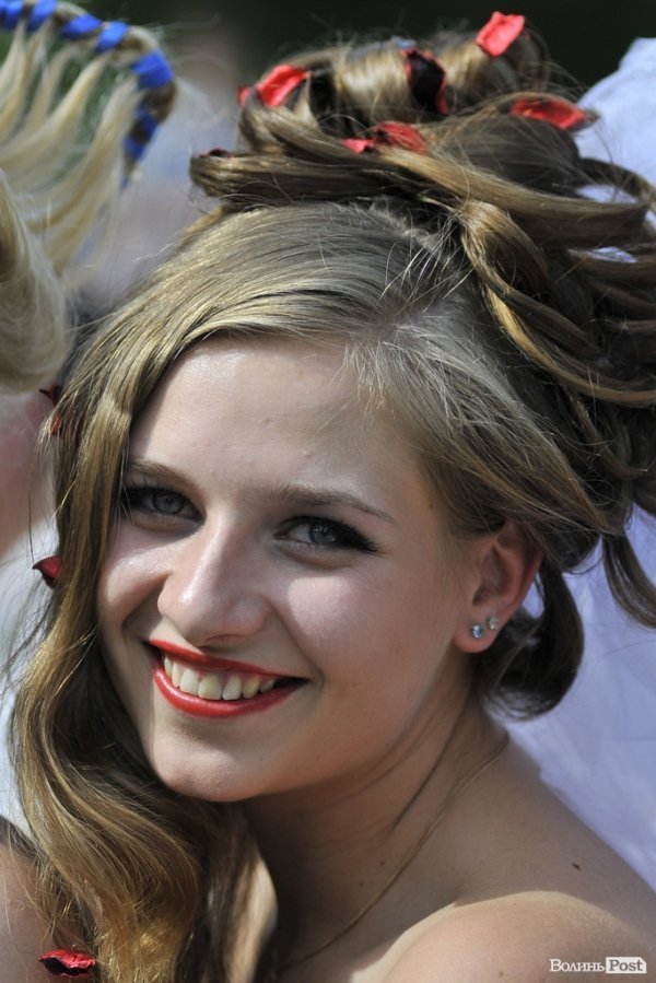 Парад наречених у Луцьку. ФОТО