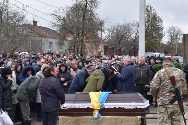Волинь попрощалася із загиблим воїном. ФОТО