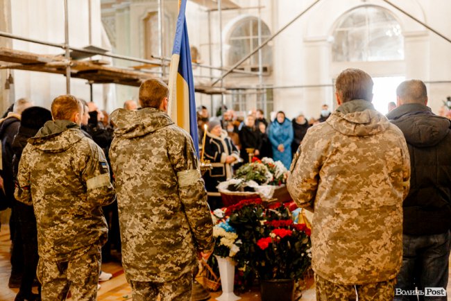 «Вивільнюємося ціною життя Героїв»: у Луцьку попрощалися із Владиславом Недільком. ФОТО