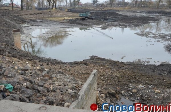 Чистка Теремнівських ставків у Луцьку «стоїть». ФОТО
