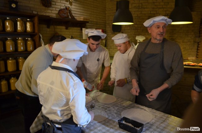 Як Савченко з особливими дітками піцу робив. ФОТО