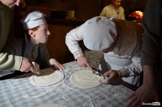 Як Савченко з особливими дітками піцу робив. ФОТО