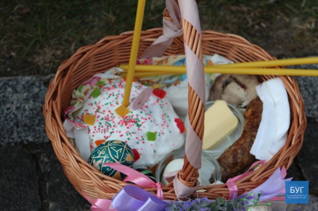 У місті на Волині освятили перші великодні кошики. ФОТО