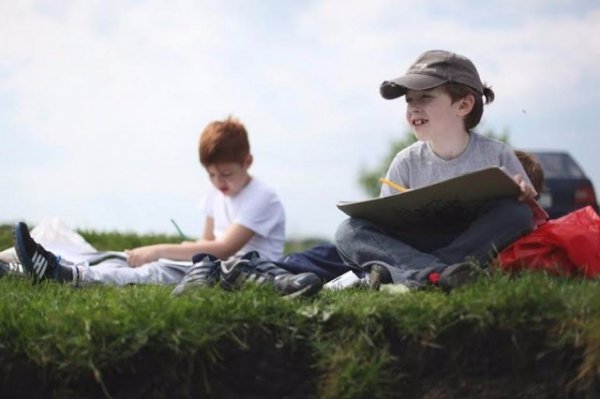 Маленькі волинські художники малювали на березі Стиру. ФОТО