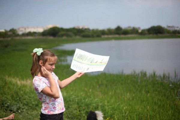Маленькі волинські художники малювали на березі Стиру. ФОТО