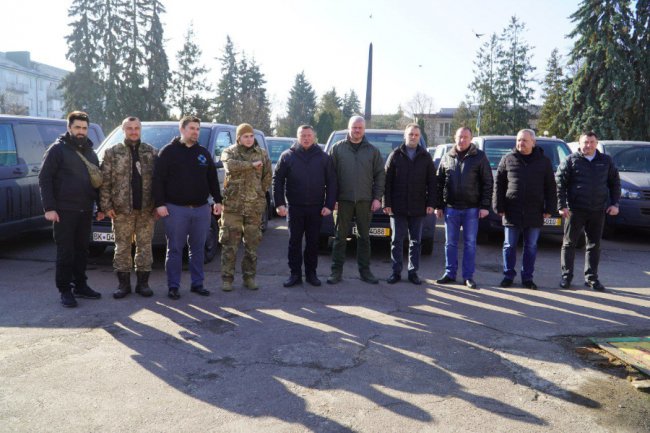 На Волині передали 37 авто для ЗСУ