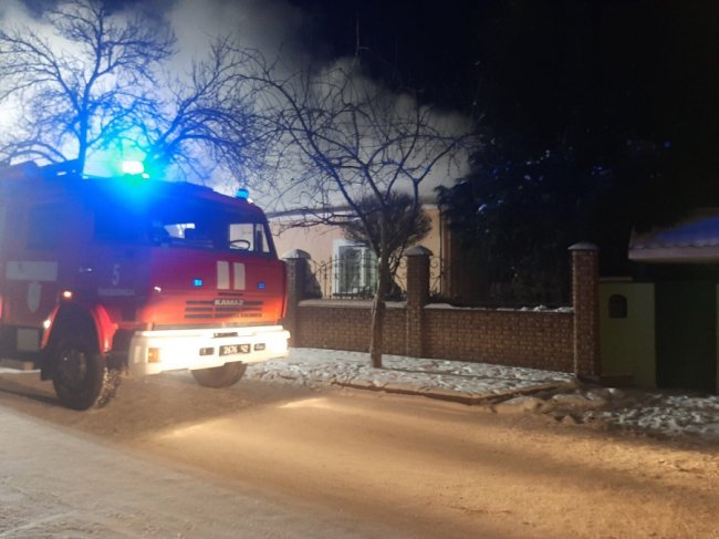У місті на Волині горів приватний будинок: вогонь приборкували понад півтори години