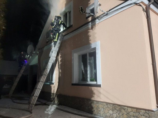 У місті на Волині горів приватний будинок: вогонь приборкували понад півтори години