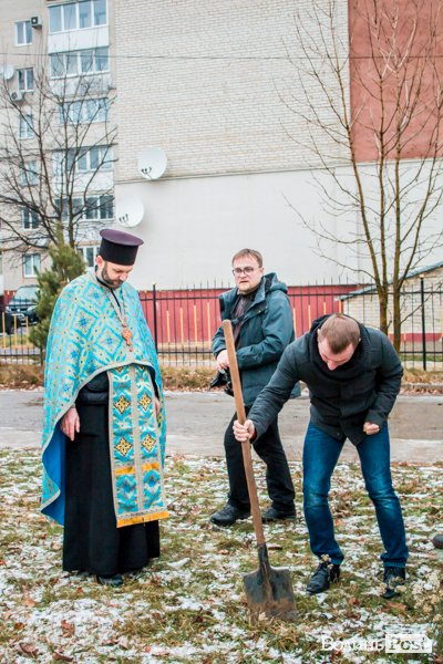 У Луцьку освятили хрест під будівництво дитячої церкви. ФОТО