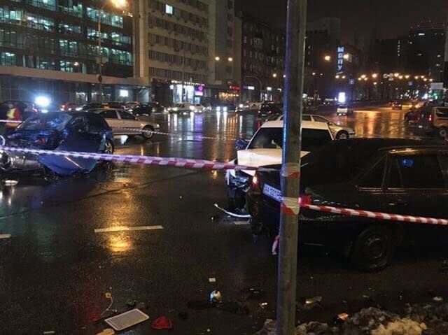 У Києві водій легковика протаранив чотири автівки: загинула дівчина