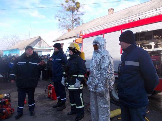 Ковельські вогнеборці показали школярам майстер-клас