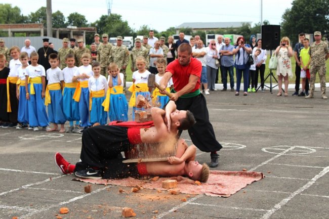 Курсанти військової кафедри луцького  вишу присягнули на вірність Україні. ФОТО