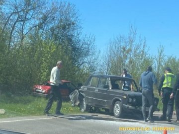 У Луцькому районі – аварія: від удару легковик злетів на узбіччя 
