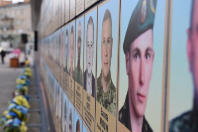 У Луцьку вшанували українських добровольців. ФОТО