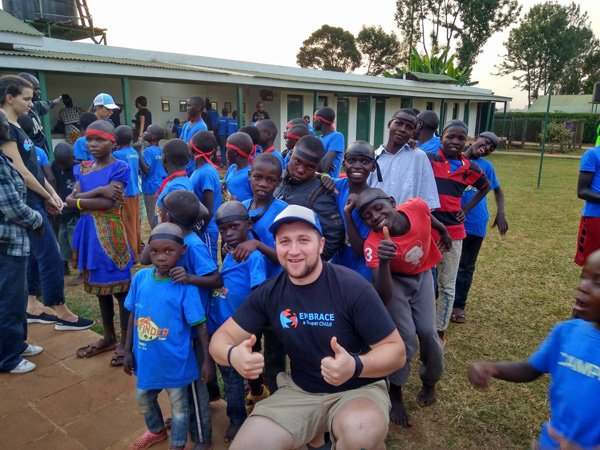 Місія (не) здійсненна:  лучани працювали у Африці з вуличними дітьми