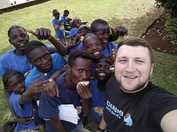 Місія (не) здійсненна:  лучани працювали у Африці з вуличними дітьми