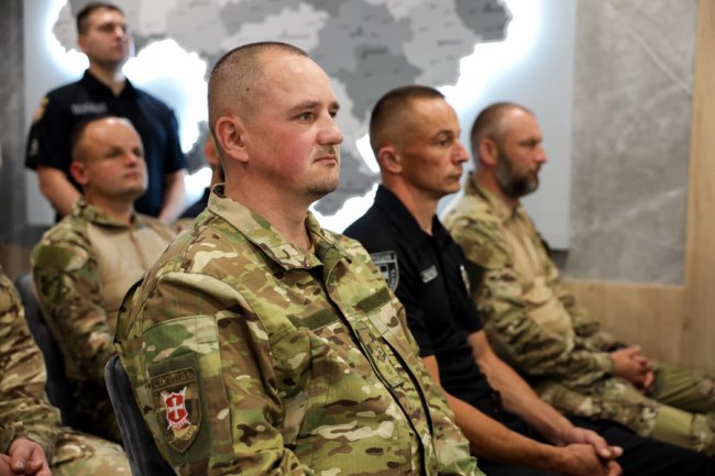 Захищають на фронті і в тилу: на Волині з нагоди професійного свята відзначили поліцейських