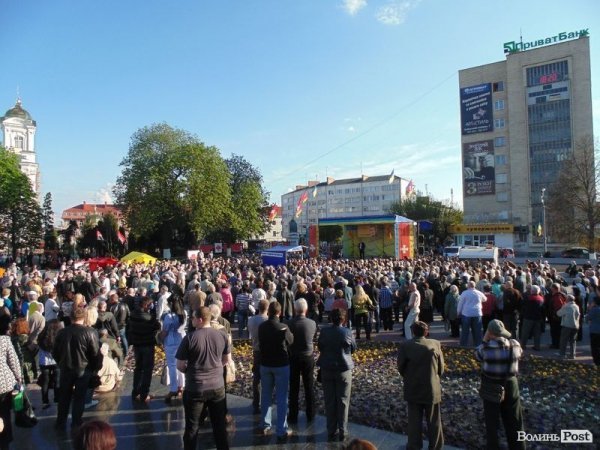 Гриценко розповів лучанам про медалі прокурора, вимоги до Тимошенко і здачу Криму. ФОТО