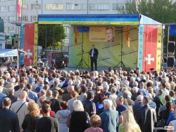 Гриценко розповів лучанам про медалі прокурора, вимоги до Тимошенко і здачу Криму. ФОТО