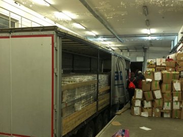 На «Ягодині» у вантажівці знайшли партію контрабандної ікри, замасковану під «гуманітарку». ФОТО 